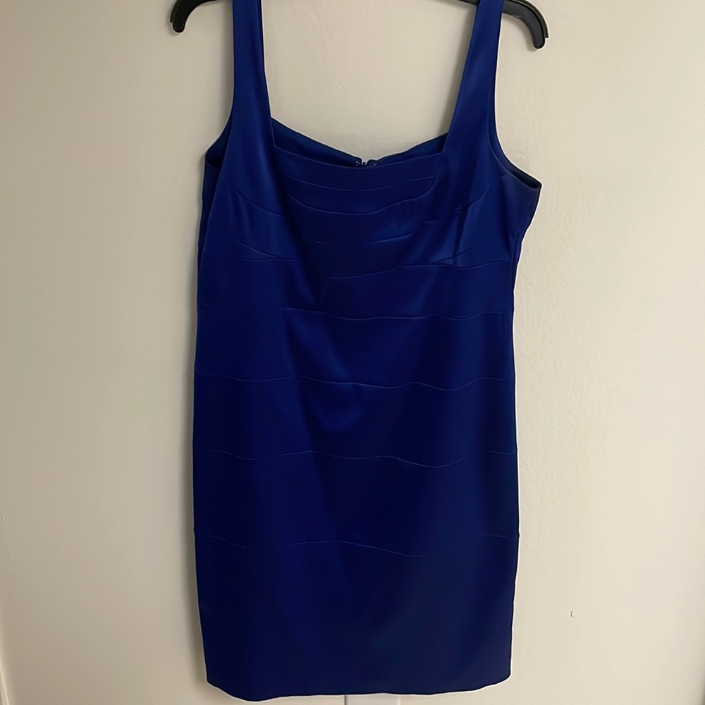 Beautiful Navy blue. Perfect for a wedding!!